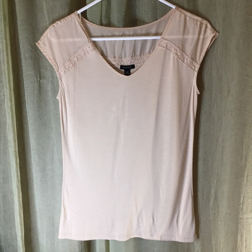 Ann Taylor Blush Vneck tank tee